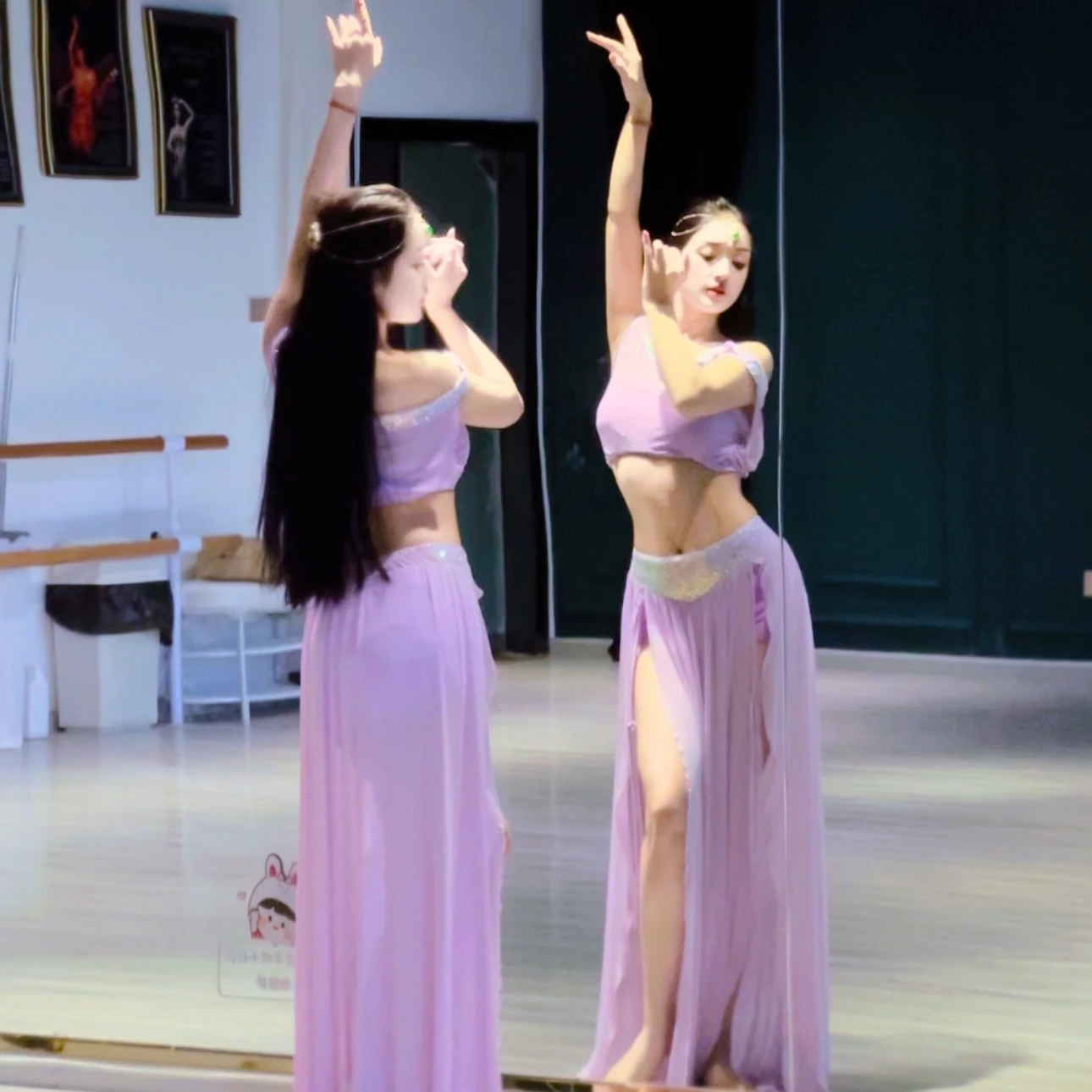 新しいベリーダンスパフォーマンス衣装女性のセクシーなオフショルダートップ + スパンコールスプリットロングスカート 2 個オリエンタルダンストレーニング服