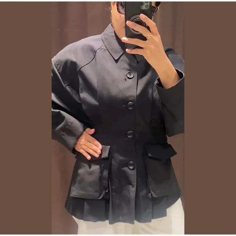 Damenmäntel mit Revers, langen Ärmeln, tailliert, plissierte Jacken, Herbstmode, einreihig, mit Taschen, einfarbig, schmal geschnitten, neue Oberbekleidung. – Detail 4