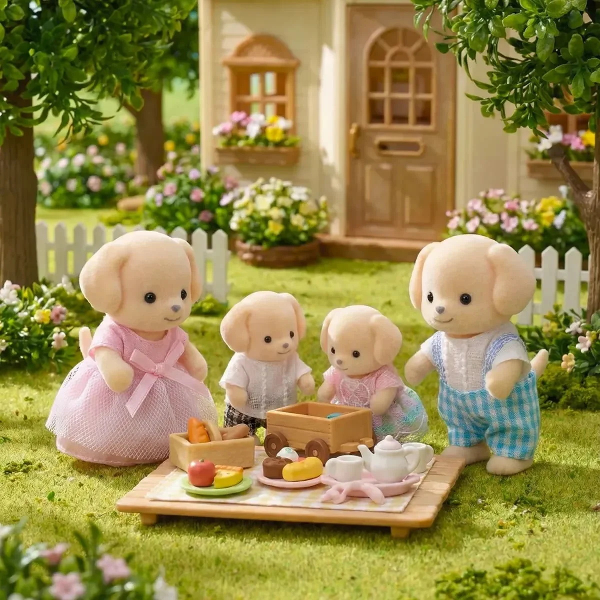 Forest Animal Family Doll Set, 4 Animals for Role-Play, Random Outfit Styles, Ideal as Holiday and Easter Gifts