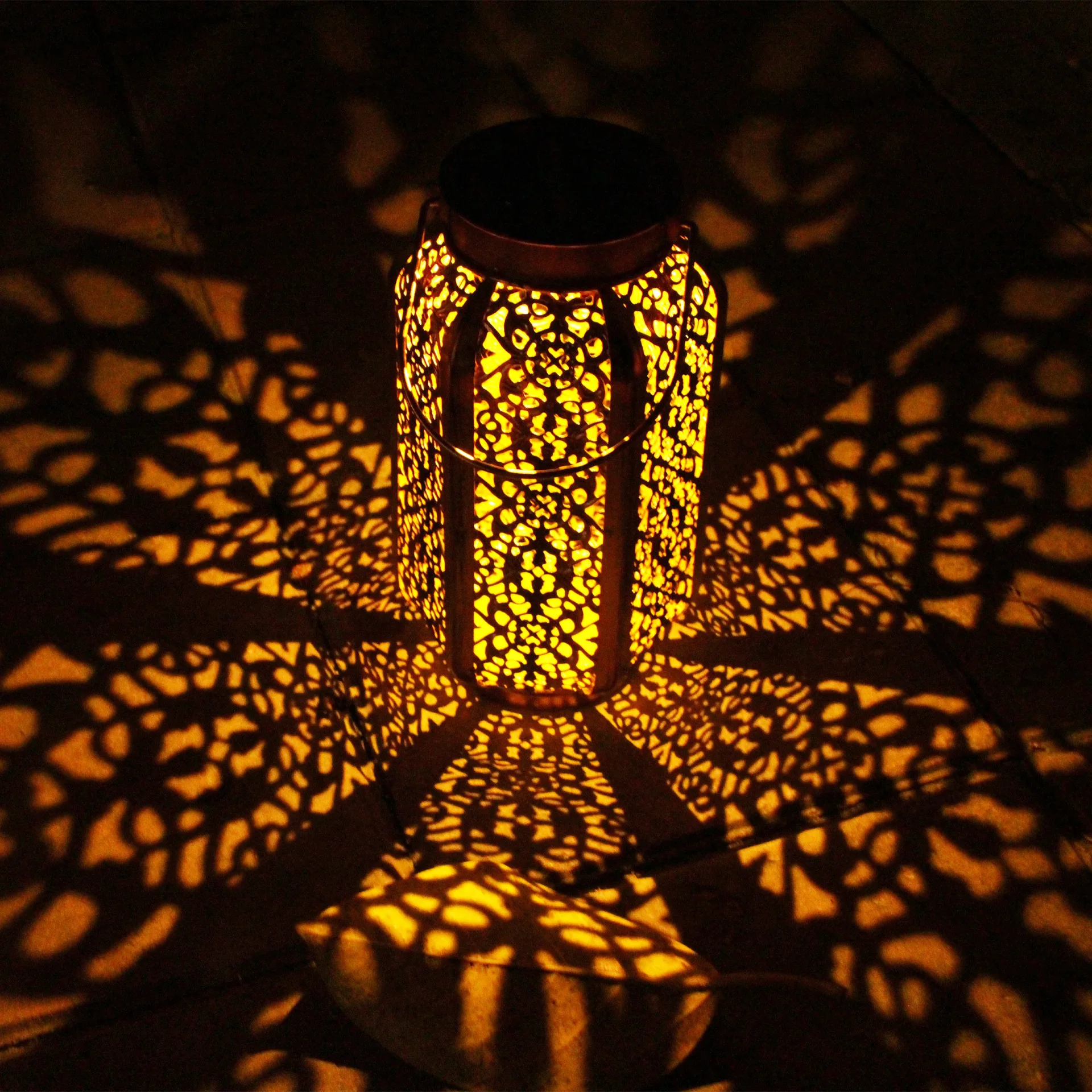 

LED Solar Light Solar Hanging Lantern Retro Solar Iron Art Lantern Decorative Vintage Pathway Lamp Outdoor Metal Hollow Light