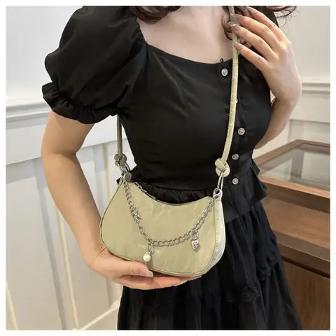 Söta Punk Kedjehandväskor Läder Axelremsväska Underarmsväska Sammet Shoppingväskor För Damer Kvinnor 8 best sales rosa läderhandväska - №1