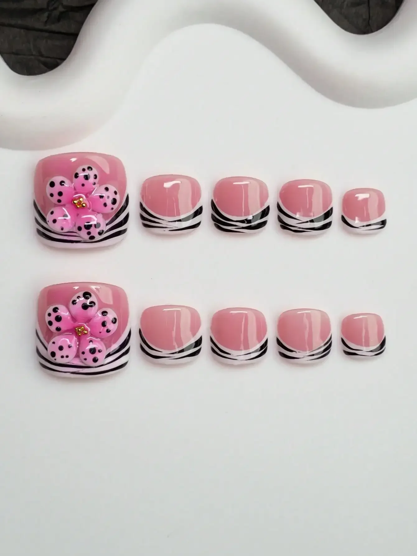 

14pcs/Set Handmade Y2K Baddie Style Nail Stickers, Nude & White French Tip Nails With Zebra Print, Floral Decor, Shiny Nail Patc