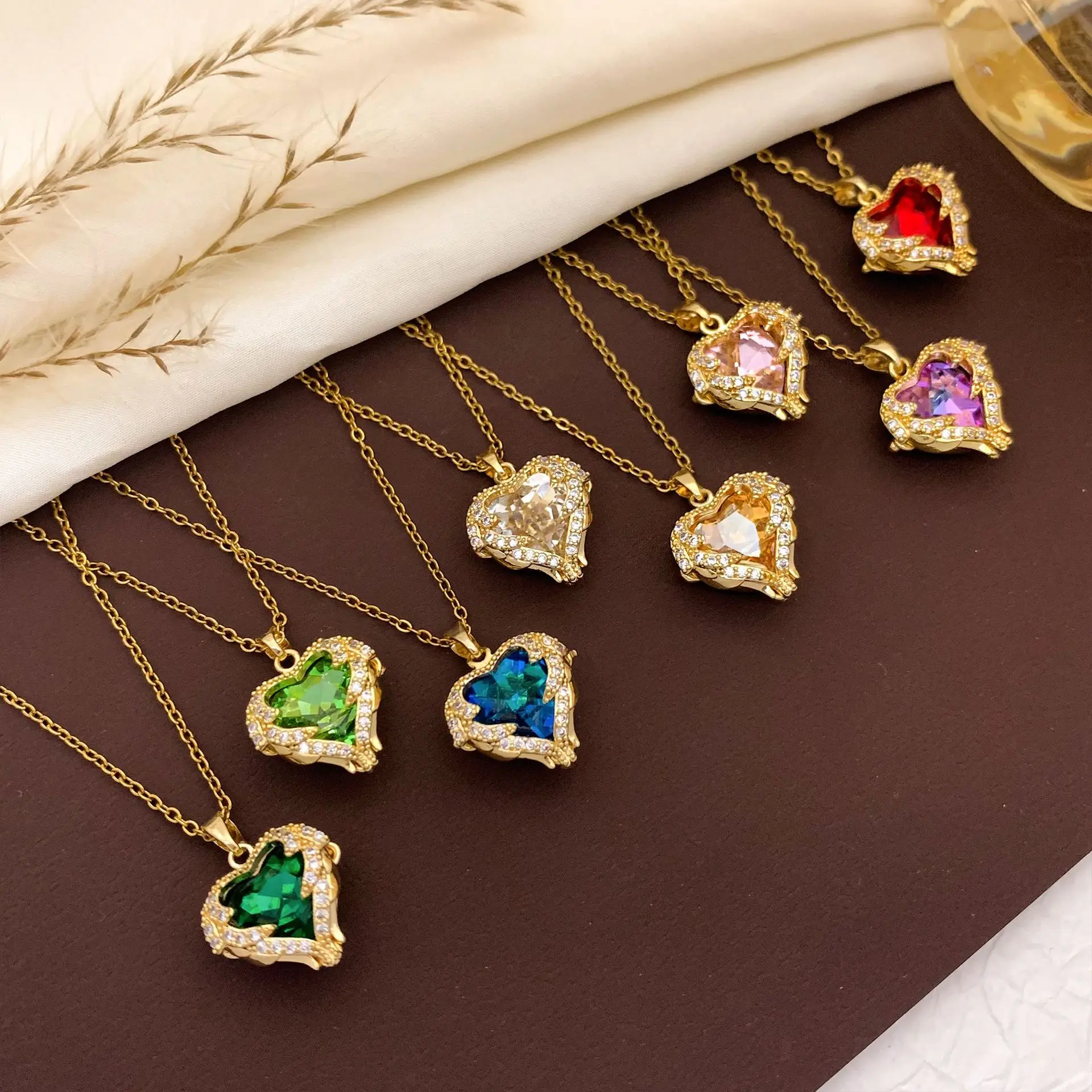 

Women Colorful Ocean Heart Zircon Necklace High-End Non-Fading Gold Color Titanium Steel Clavicle Chain Jewelry Accessory
