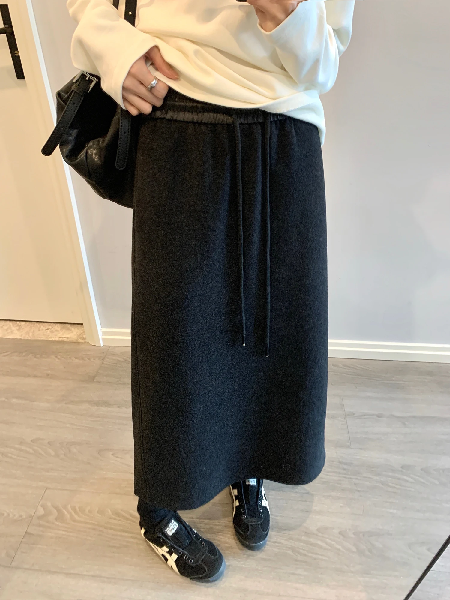 

Шерстяная прямая юбка средней длины Awencoat для женщин, новая зимняя модель с дизайнерскими вставками, универсальная черная юбка миди