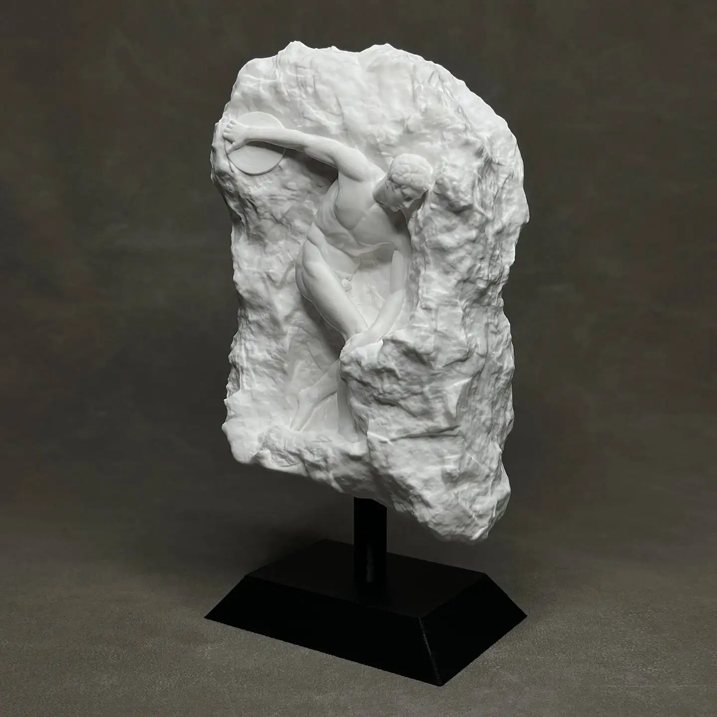 Realistic Figure Sculpture Plaster Statue Discus Throwing Retro Portrait Nude Decorative Figurines Home Decoration Accessories