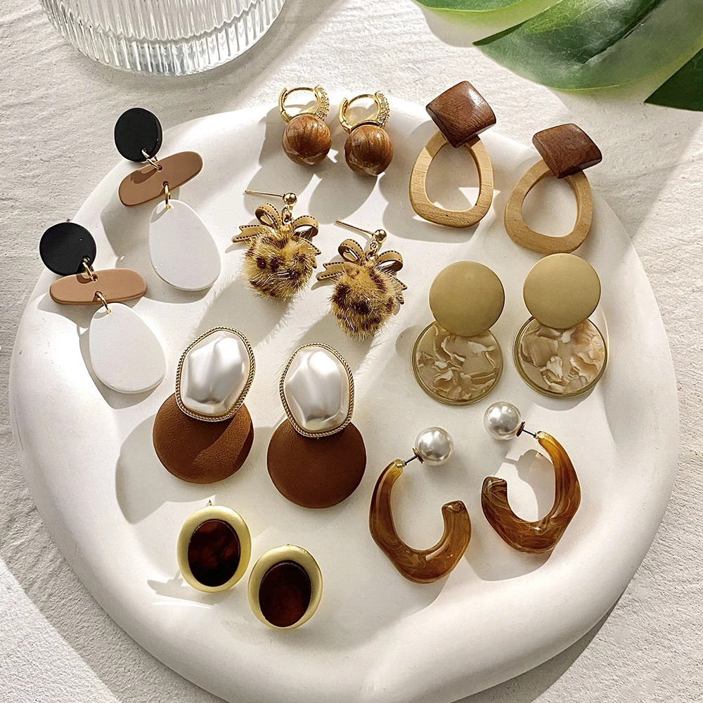 AENSOA Vintage Curly Plush Ball Drop Earrings for Women White Brown Irregular Acrylic Dangle Earrings Statement Jewelry 2023