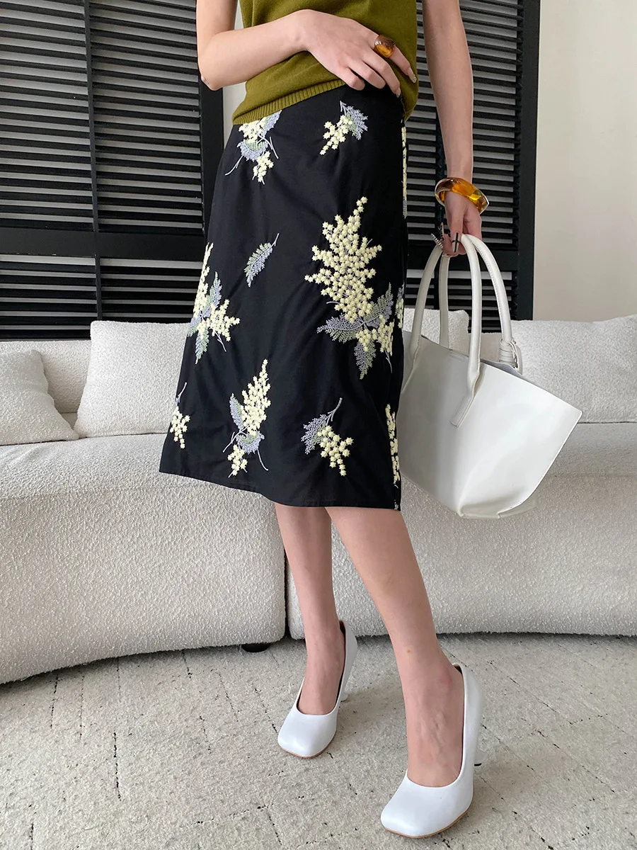 Autumn new French heavy industry flower embroidery semi elastic waist slimming skirt