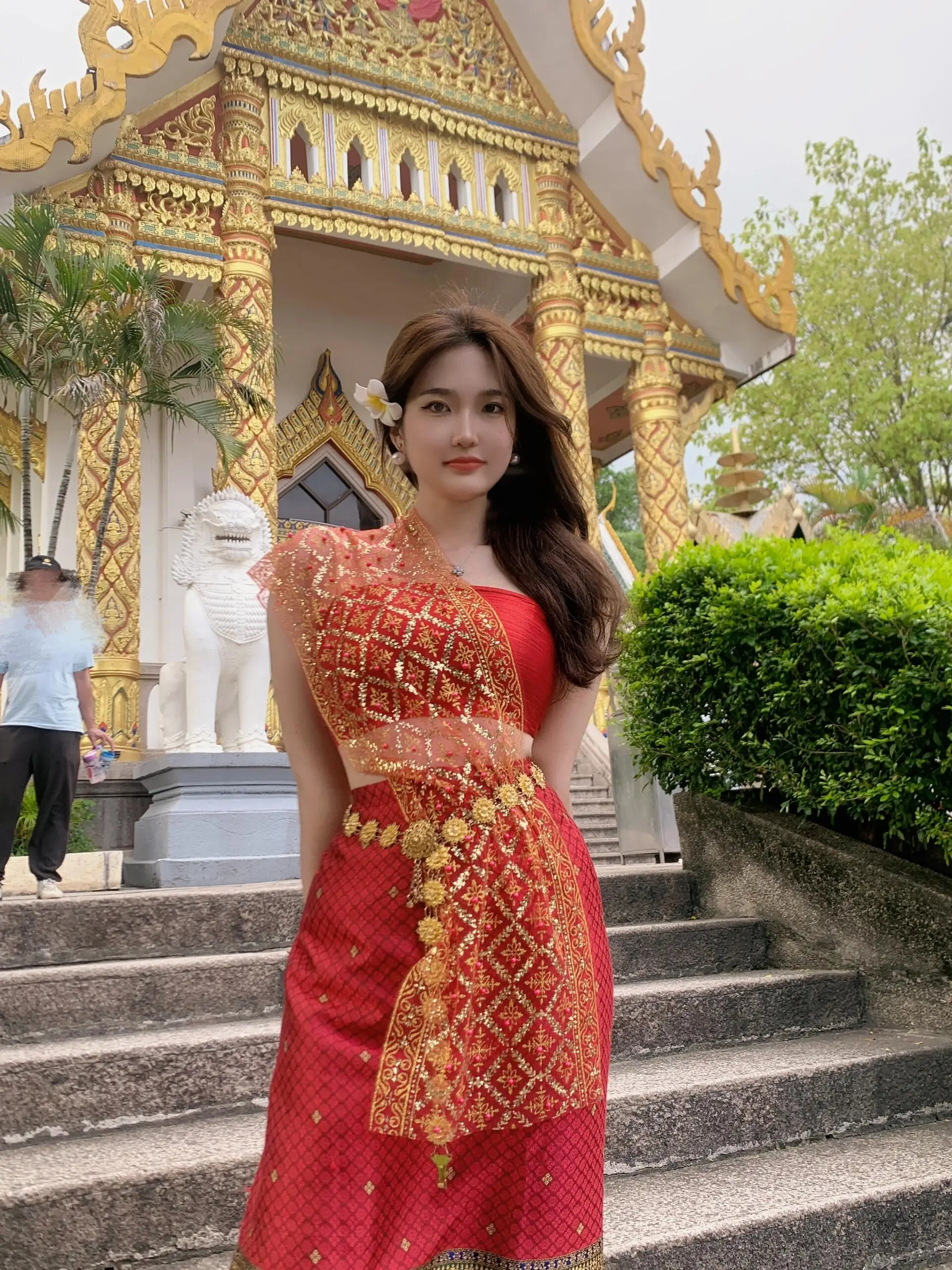 ชุดฤดูร้อนแบบดั้งเดิมของผู้หญิงเผ่าไท่ สีแดงทอง สำหรับการเดินทาง ถ่ายภาพ แช่เท้า ชุดทำงาน สไตล์แฟชั่น ชุดถังซู