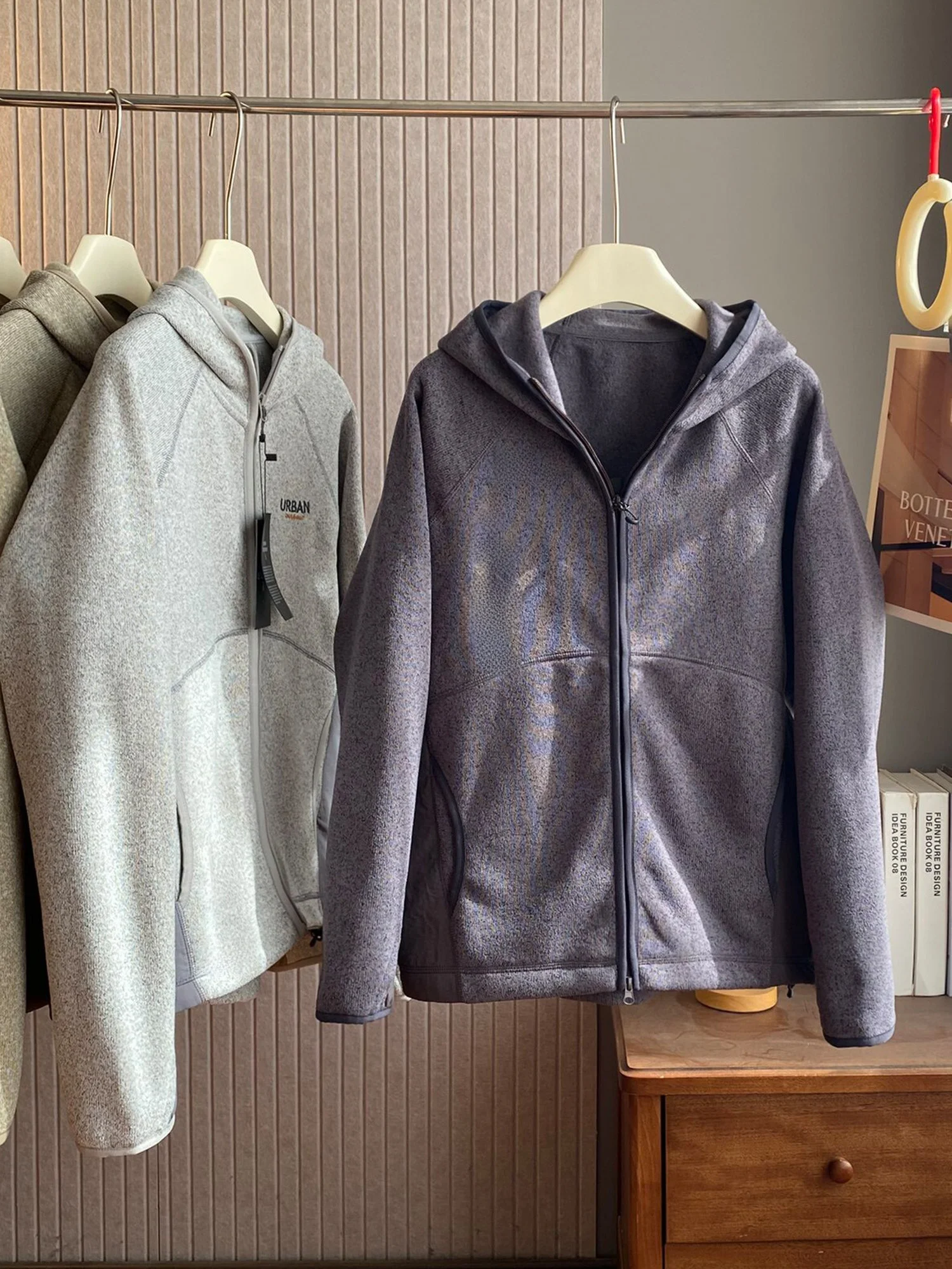 

Outdoor Mountain Series Thiened Fce Lined Hooded Jaet Windproof Warm Coat for Men Autumn Winter 2025 Stand Fit Zipp...