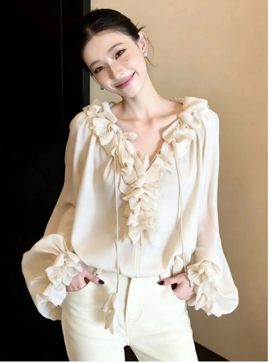 

Korean Style V-Neck Long Sleeve Shirt Women's Chic Bow-Tied Shirt Spring 2026 New Arrival Breathable Loose Fit Fashionable Top