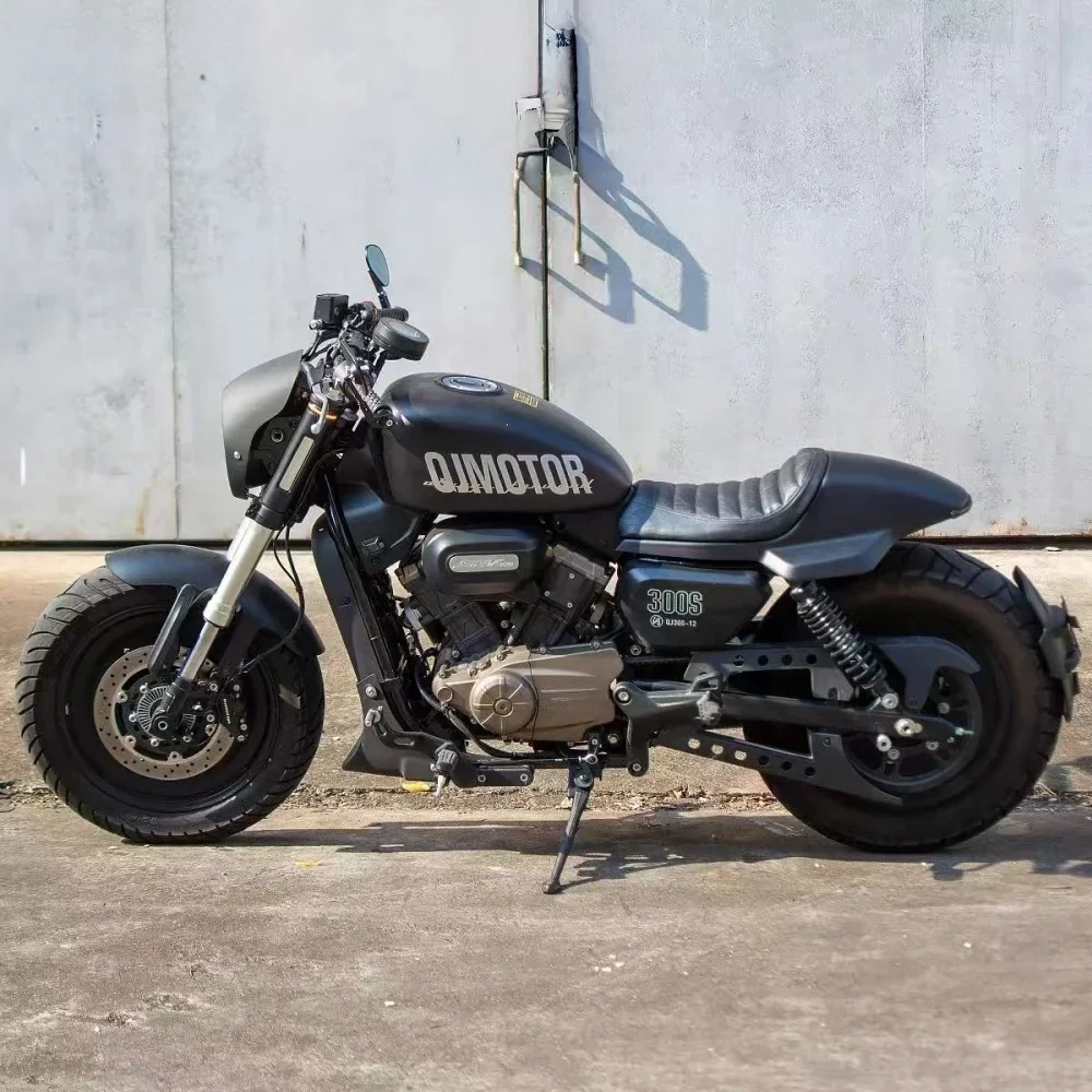 Suitable for QJMOTOR SRV300 modified short-tail single-seat hump seat cushion with flowing taillights and rear mudguards
