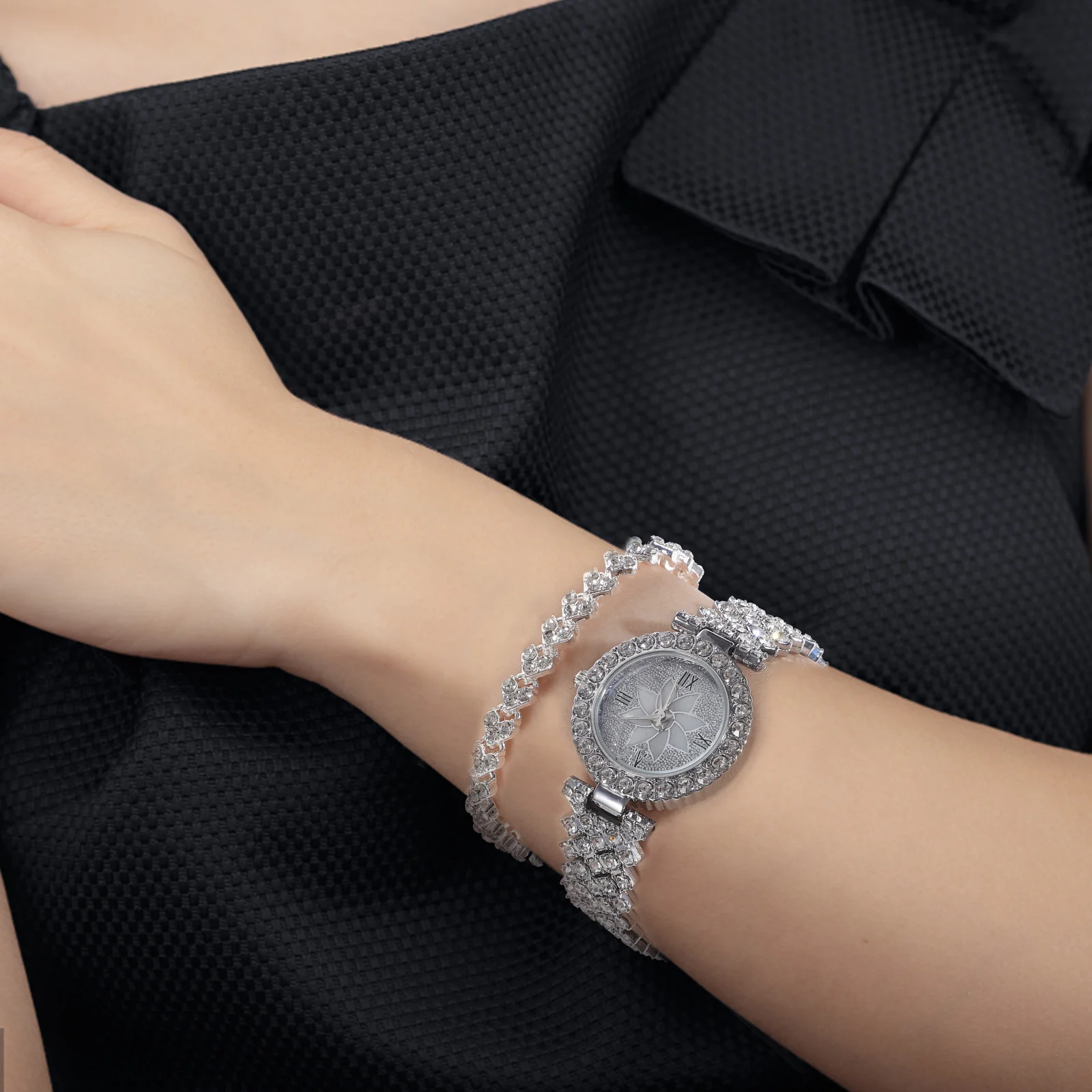 

Bling Rhinestone Inlay Women Quartz Watch Ladies Fashion Wristwatch Luxury Bracelet Set Anti Scratch Wear Resistant Clear