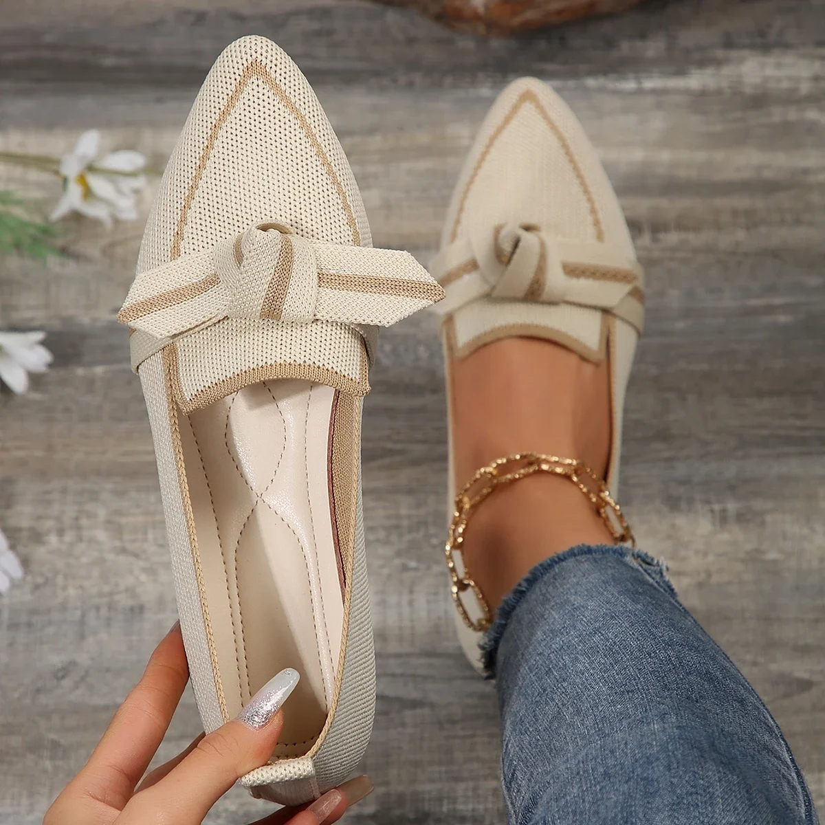 Women Flats 2024 New Knitted Slip on Loafers Breathable Comfortable Solid Color Shoes Casual Pointed Toe Walking Sneakers Women
