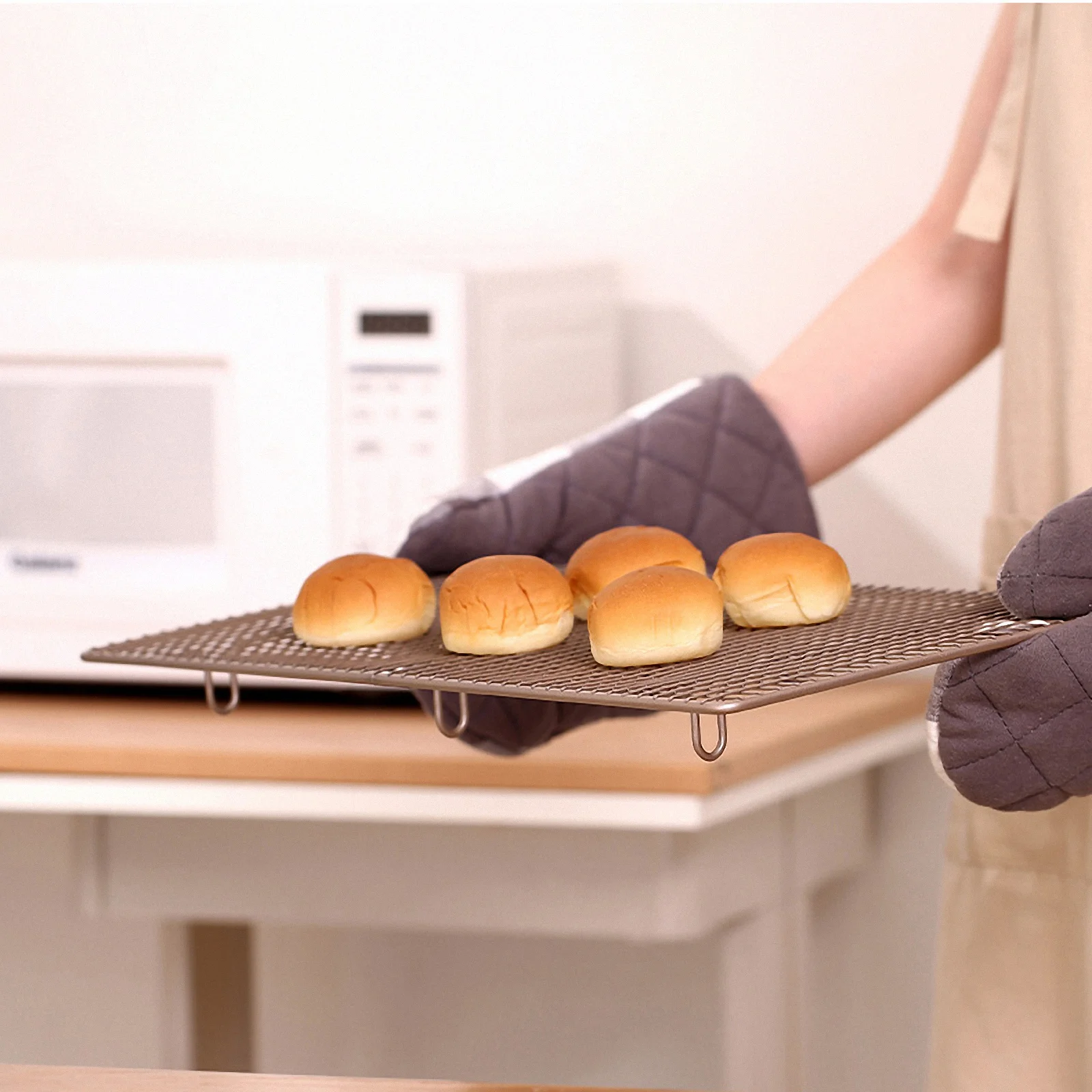 1Pcs Stainless Steel Cake Cooling Rack Practical Mesh Design Barbecue Net Rack Multipurpose Baking Cooling and Grilling Tool