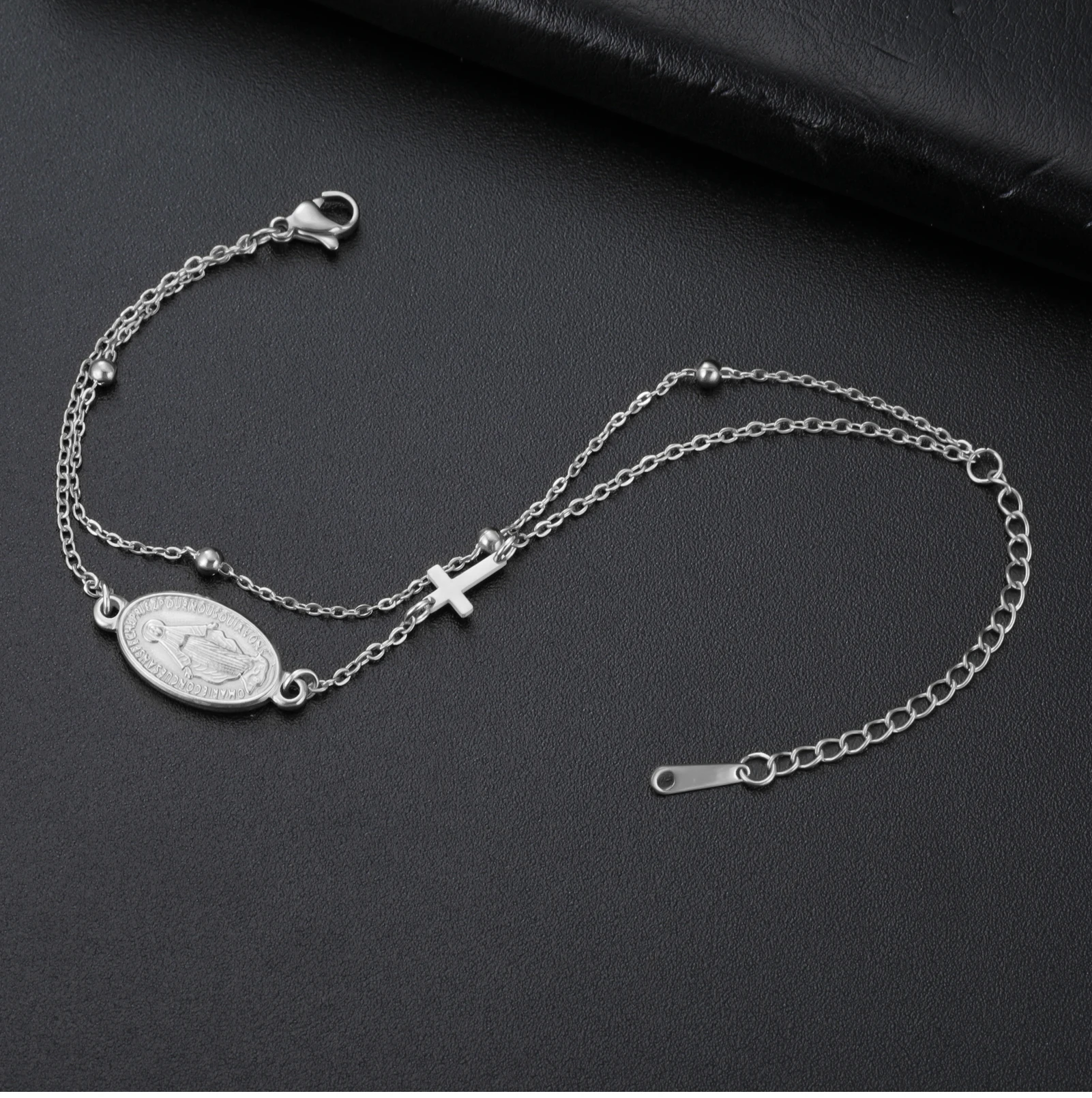 Doppellagiges Armband mit Kreuz und Jungfrau Maria für Damen, Edelstahl, zierliche Medaille, katholischer Schutzschmuck, verstellbar, Geschenk – Detail 5
