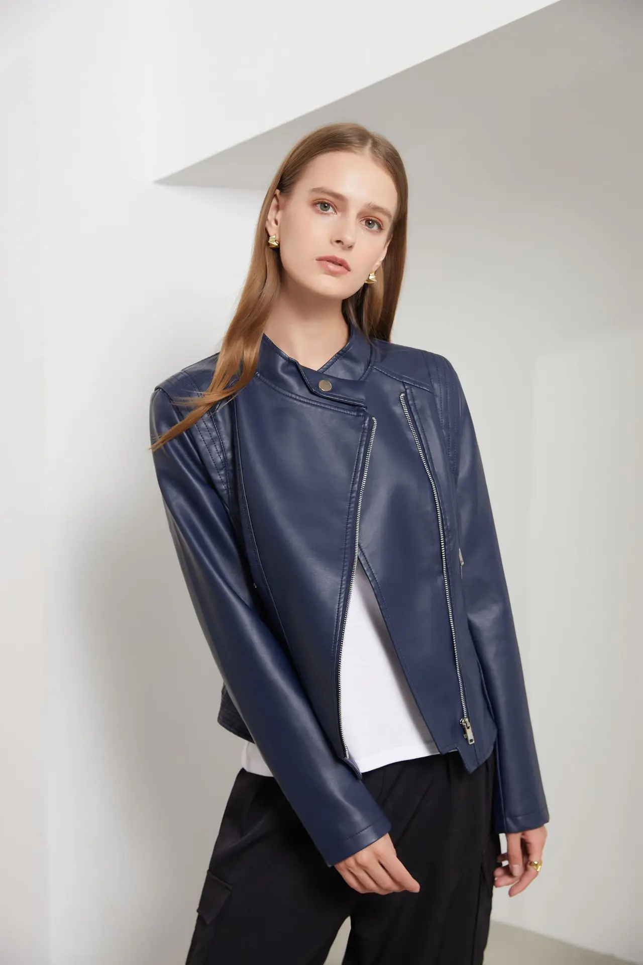 Slim Fit PU Leather Jacket for Women, Thin Long Sleeved Jacket, Short Coat, Spring and Autumn, Motorcycle Zipper Leather Jacket