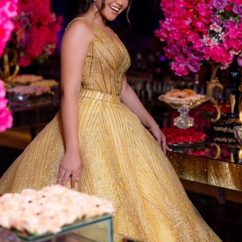 

Блестящие золотые платья для квинсеаньеры с открытыми плечами, с блестящими аппликациями, длинным шлейфом, на заказ.