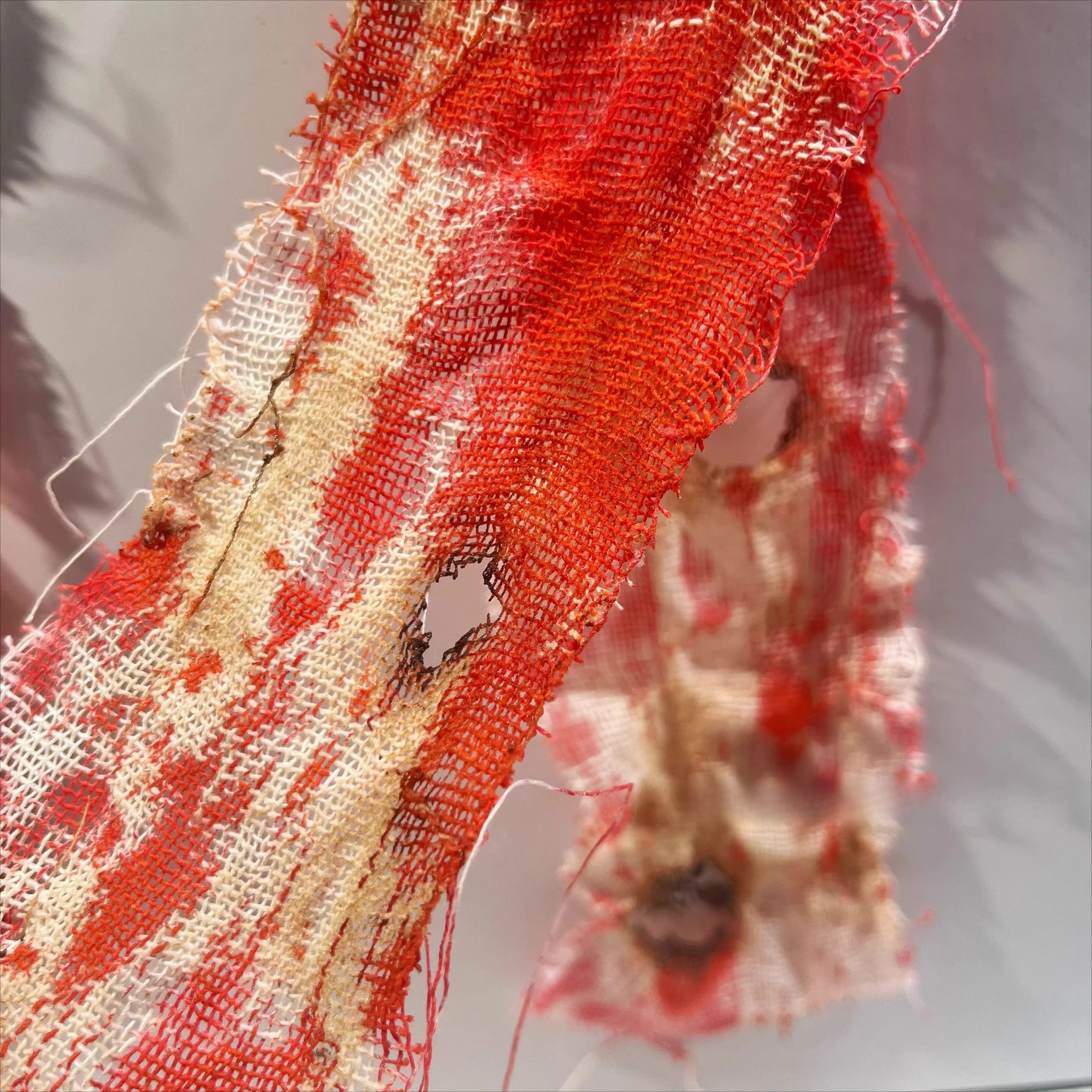 

Декор дома с привидениями на Хэллоуин, ручная работа, рваная марлевая повязка со сжиженными краями, нежелательный материал для журнала