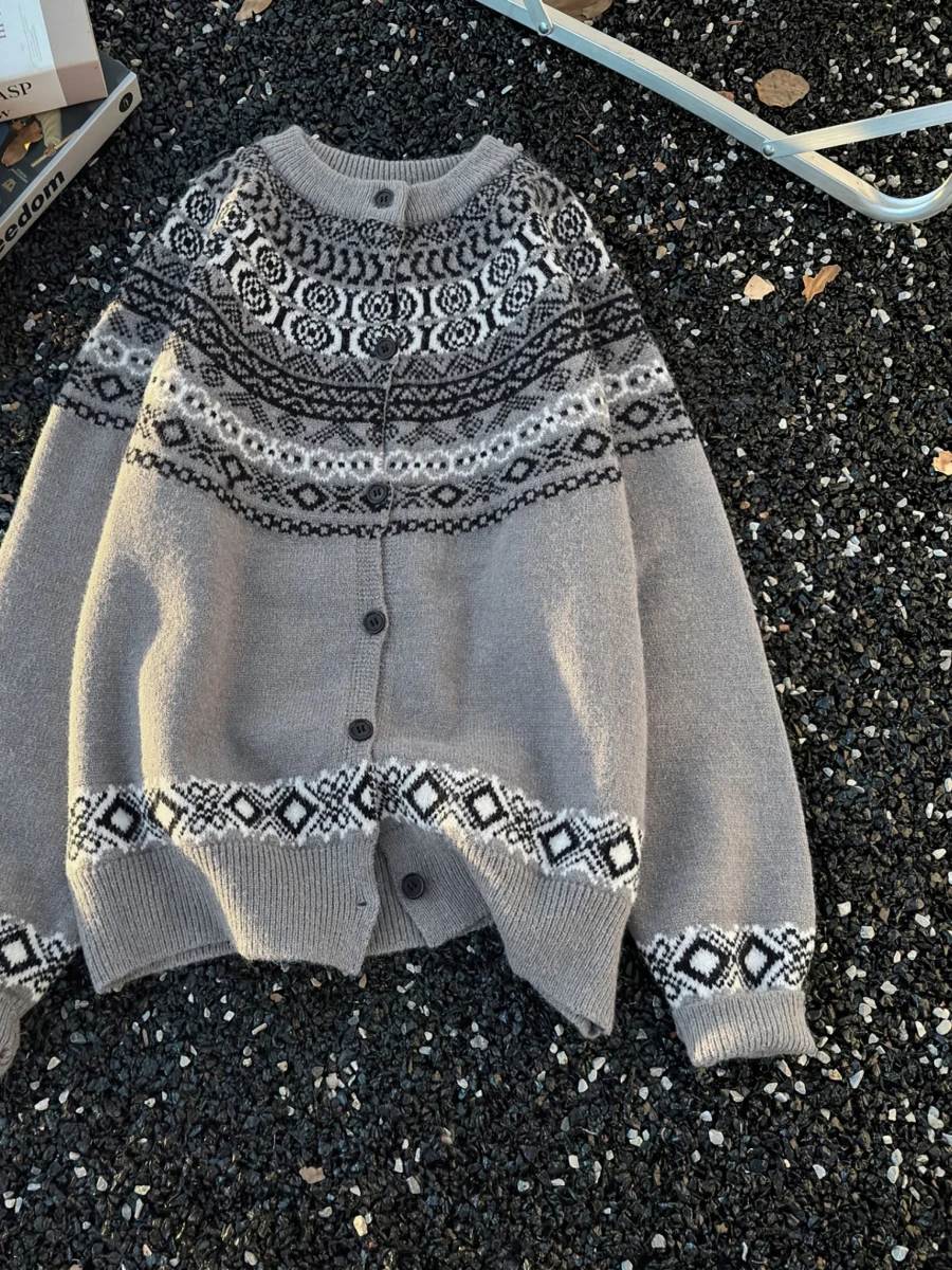 

ay American Fair Isle Knitted irt Loose Fit Men Women Autumn Outerwear Lazy Sloppy Sle Sweater Cardigan Casual Wear