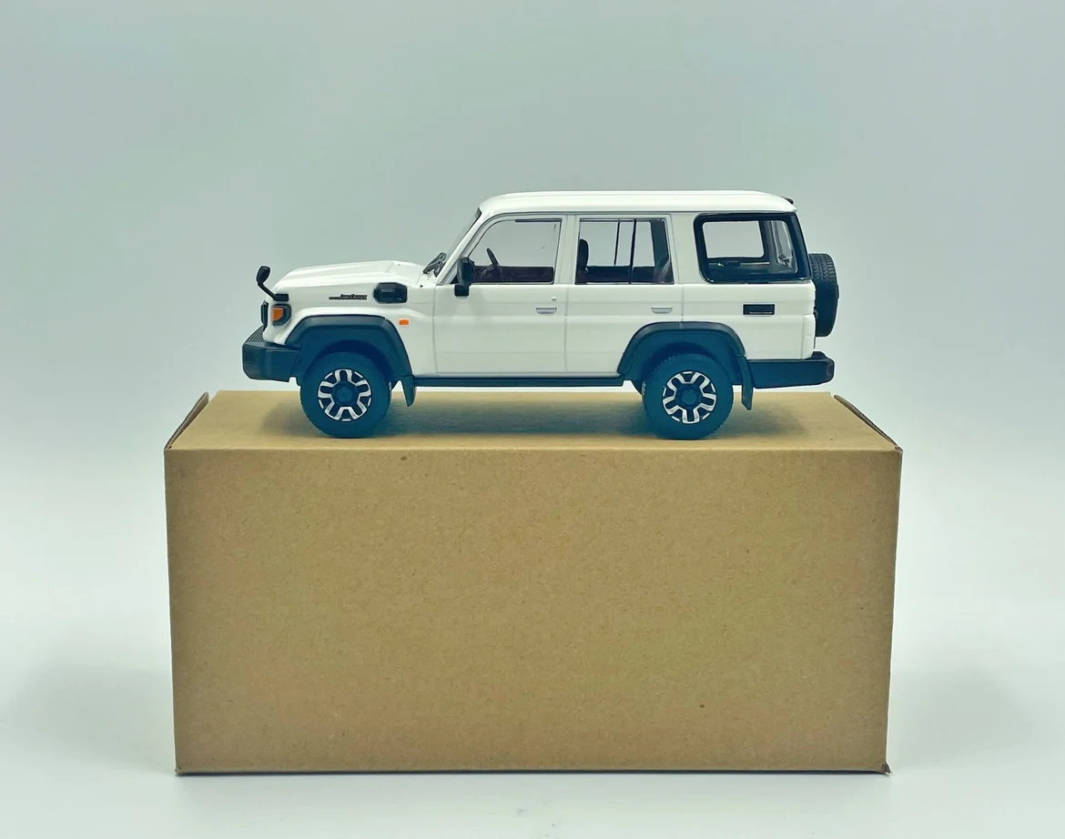 Original factory 1:30 land cruiser LC70 Collection die cast alloy car model gift