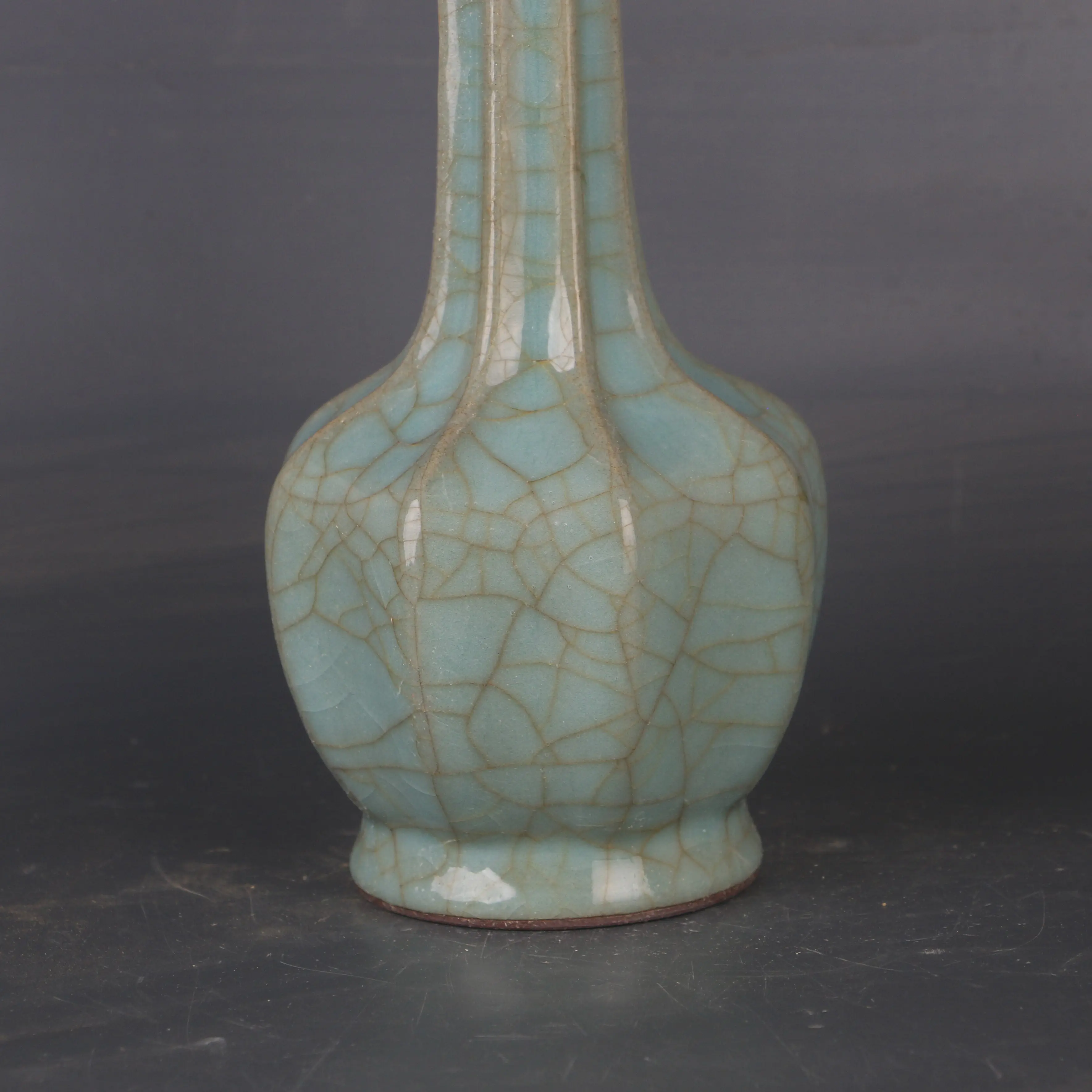 Song Dynasty Guan Ware Celadon Iron Body Melon Rib Purifying Water Vase Replica Porcelain Collectible