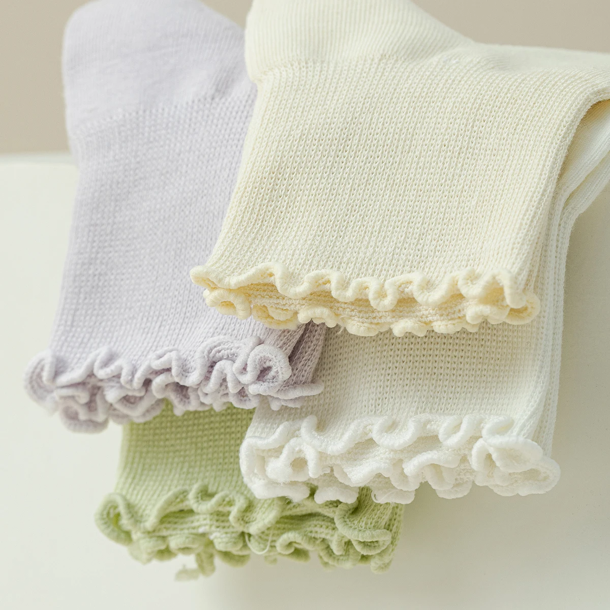 Calzini semplici in pizzo tinta unita quattro stagioni in cotone da donna a 3 paia con calzini a tubo medio comodi e traspiranti stile college