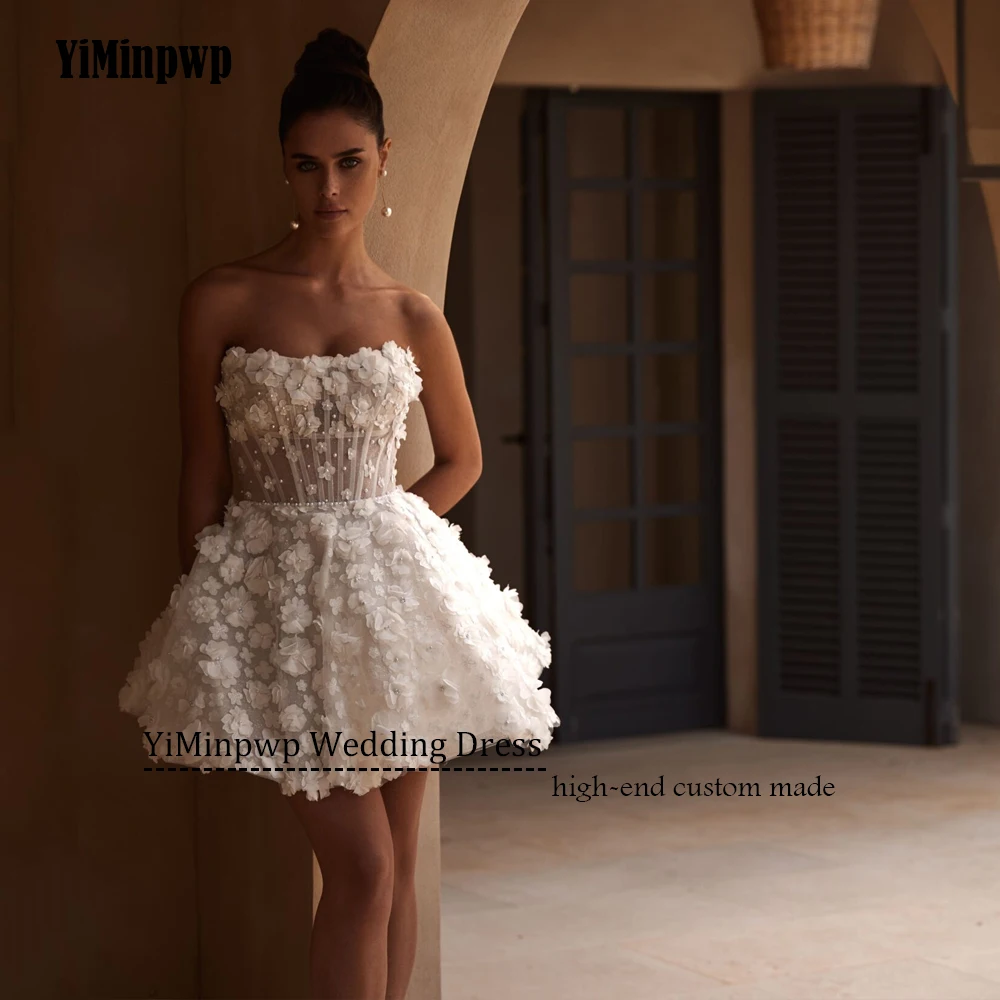 Luxuriöse kurze Brautkleider, A-Linie, trägerlos, Perlen, Blumenapplikationen, ärmelloses Brautkleid, Mini-Abschlussball-Partykleid, individuell gestaltet