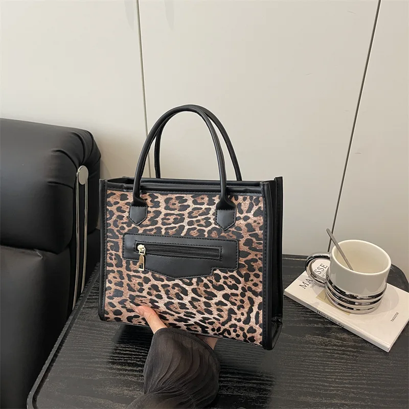 

2025 autumn new stylish and casual square handbag for featuring niche design shoulder cross-body bag for women