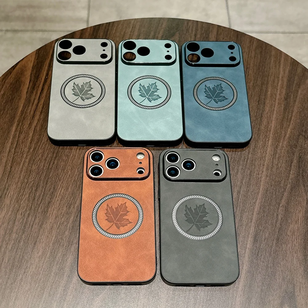 Retro Luxe Huidvriendelijke Schapenvacht Maple Leaf Case voor IPhone 17 Air 13 12 11 Pro Max 16 15 14 Plus Magnetische Lading Achterkant