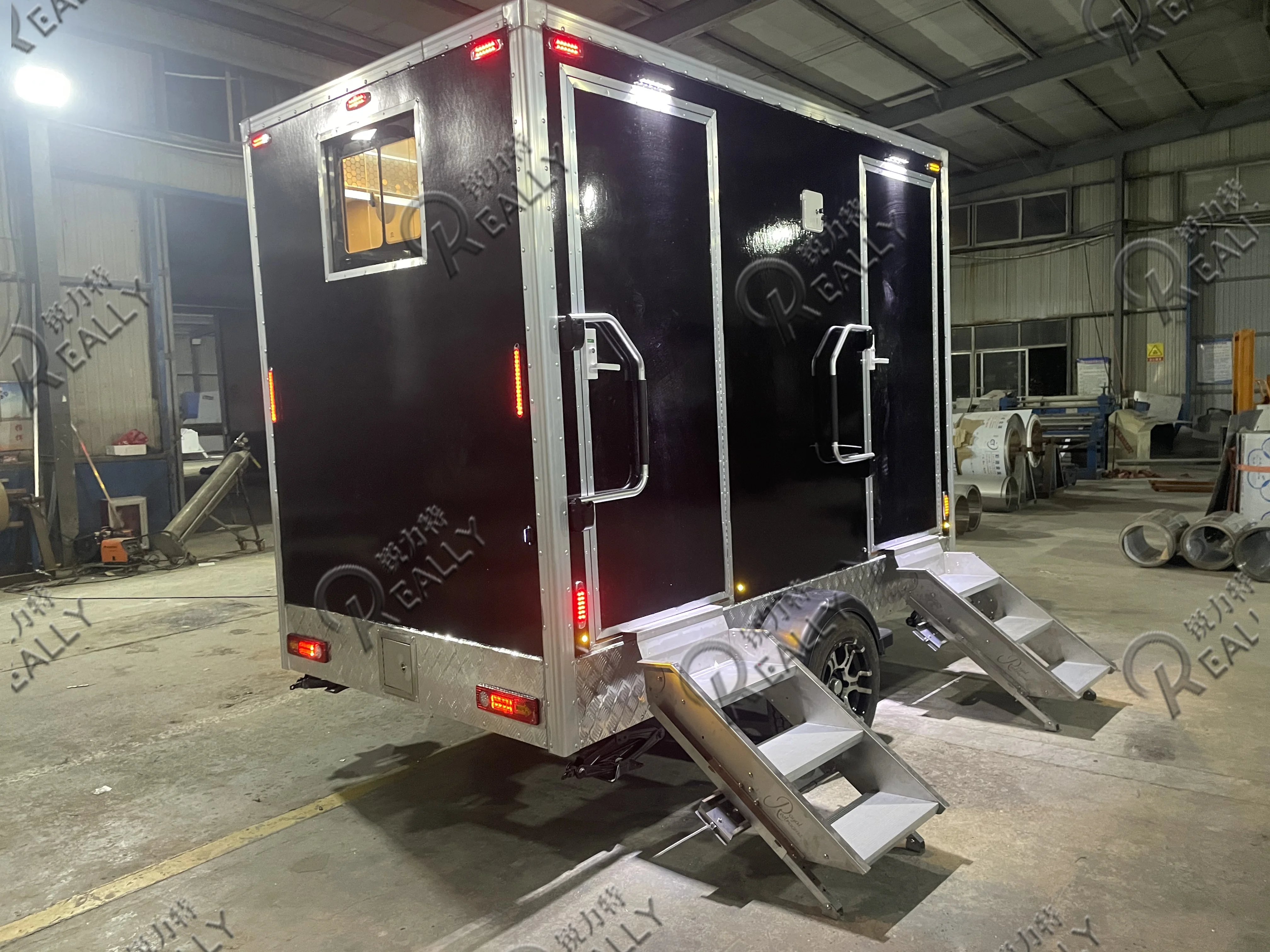 2025 Luxury Shower Restroom Trailer Customized Mobile  Toilets Bathroom Portable Toilets Cart Outdoor Shower Trailer