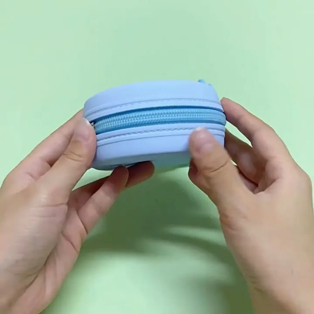 Small Size Silicone Earphone Bag Waterproof Round Shape Multifunctional Storage Bag Zipper Closure with Rope Zipper Coin Purse