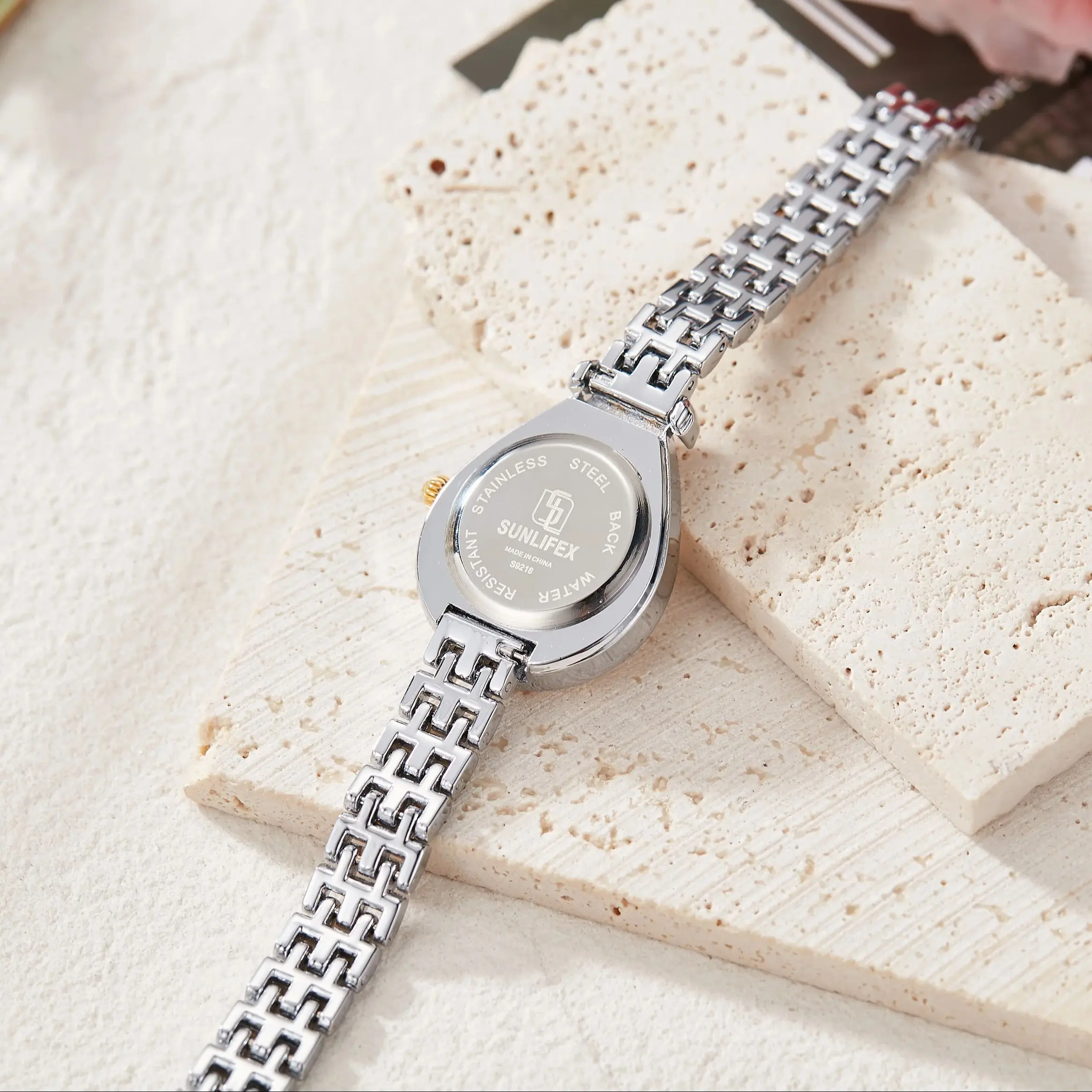 فريدة من نوعها شكل قطرة الماء ووتش الفولاذ المقاوم للصدأ ساعة اليد حزام عارضة السيدات كوارتز ساعة الساعات العصرية