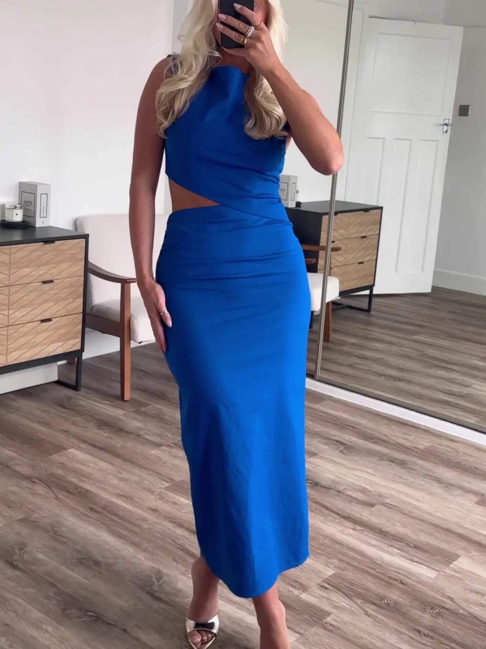 

Elegant lady slim dress waist hollow long dress 2025 summer fashion romantic blue simple female sleeveless dress