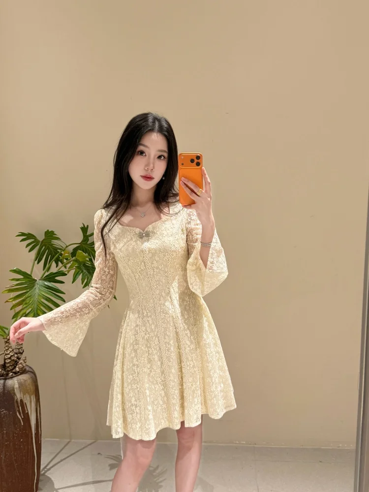

Xu Kai Golden Peach Color Lace Hollow Embroidery Long Sve Princ Dr with Flared Sves Square Collar Ba Zipper for...