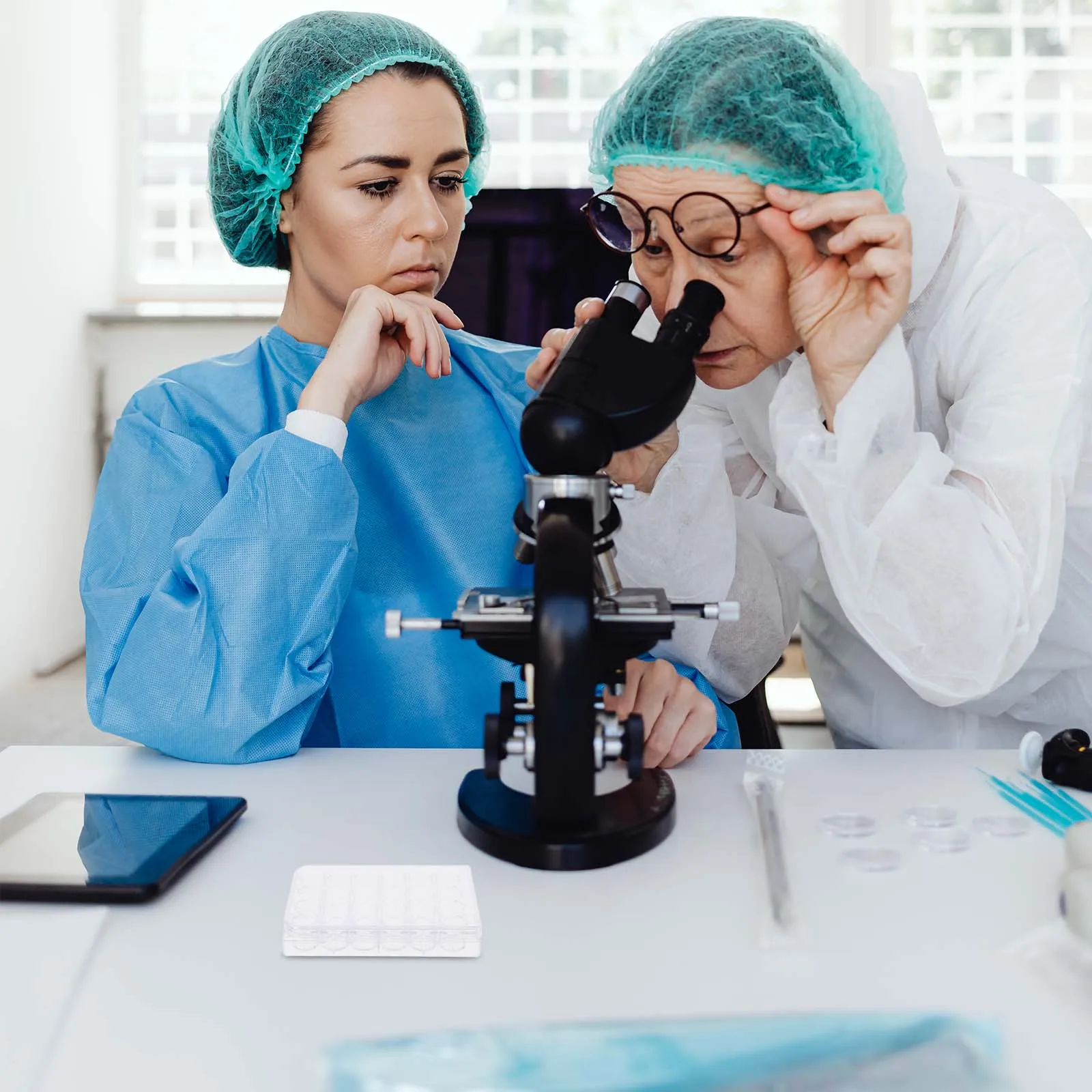 

2pcs 24-Well Cell Culture Plates Lab Tissue Culture Trays Experiment Analysis Accurate Hole Design Multi-Functional