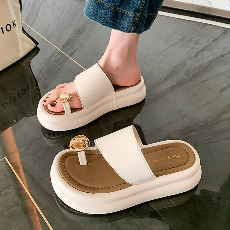 2024 Summer Women's New French Evening Style Flat Sandals Design Sense Niche Beach Sandals Slippers Women Wear