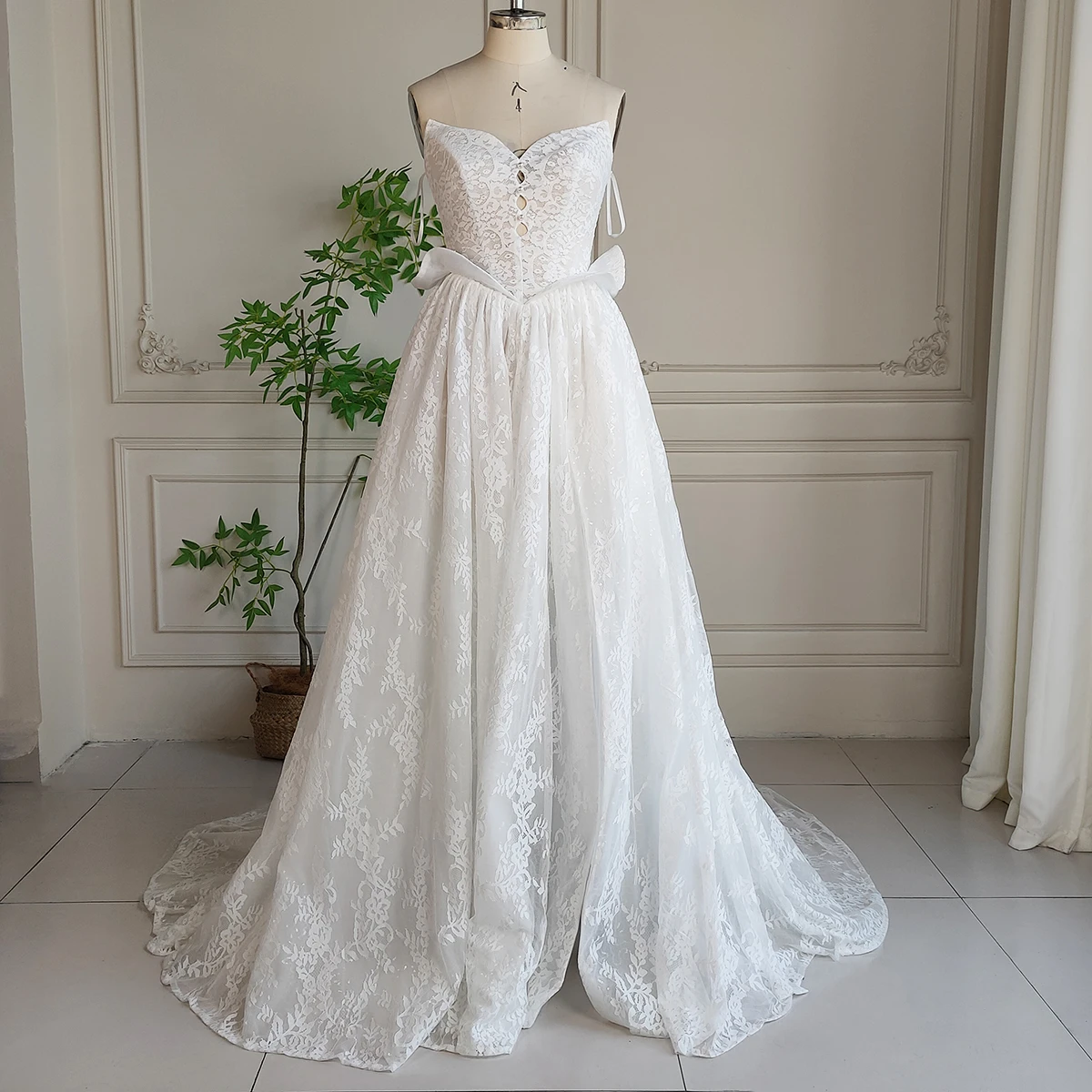 Strapless Basque Waist Lace Vintage Bridal Ballgowns Corset Lacing Closure Pointed Sweetheart Cutout A Line Luxe Wedding Dress