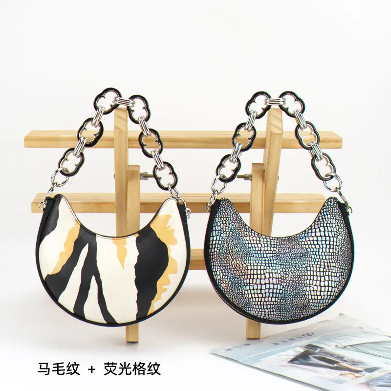 

2025 Factory Hot Sell Young Lady Casual Underarm Handbag Luxury Small Handbags Girls Sequin Dumpling Moon Purses for Ladies