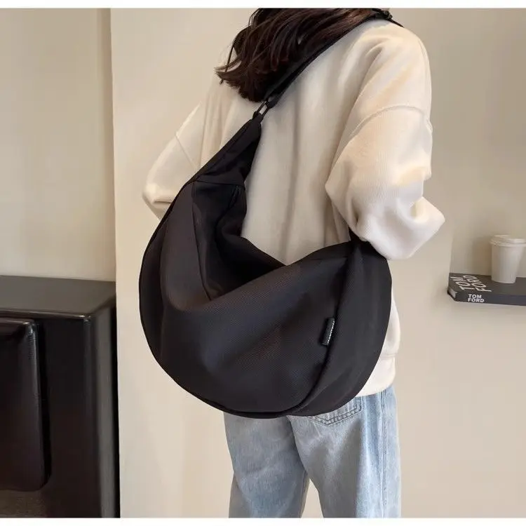 

Large Capacity Canvas Bag Versatile Niche Design Crossbody College Shoulder Commuting Hobos Bags