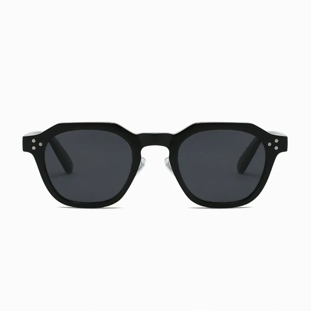 نظارات شمسية كلاسيكية مريحة بإطار صغير مربع مضلع نظارات شمسية كلاسيكية عصرية TR90 للشاطئ