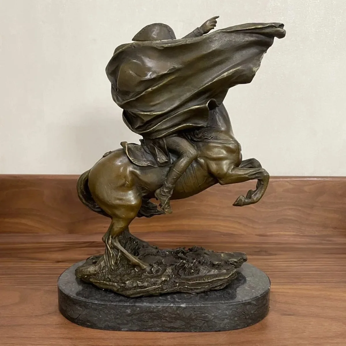 Napoleon Bonaparte Riding Bronze Statue French Famous Emperor Copper Sculpture Collectible Figurine Art Office Home Decoration