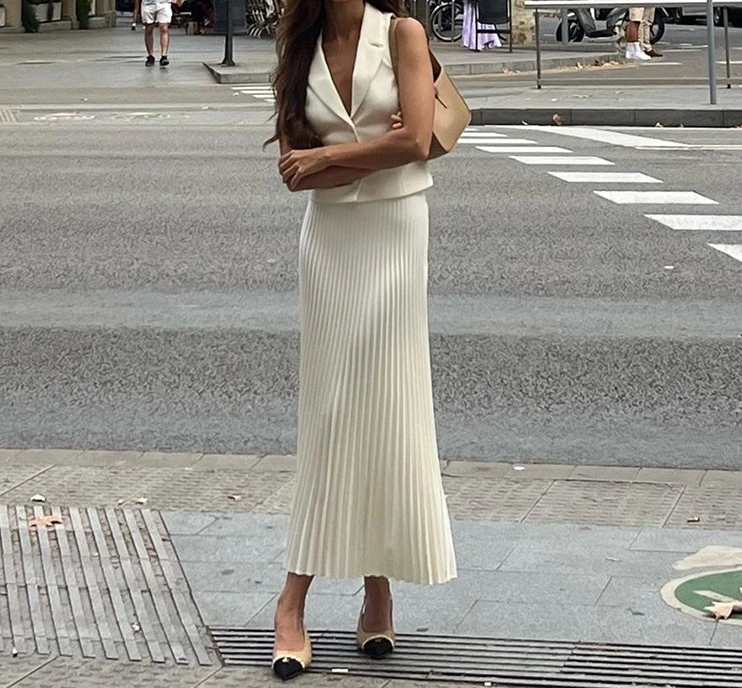 

Women's Two Piece Elegant Commuting Sweet Solid Color Notched Collar Sleeveless Blazer Vest and High Waist Pleated Skirt Set