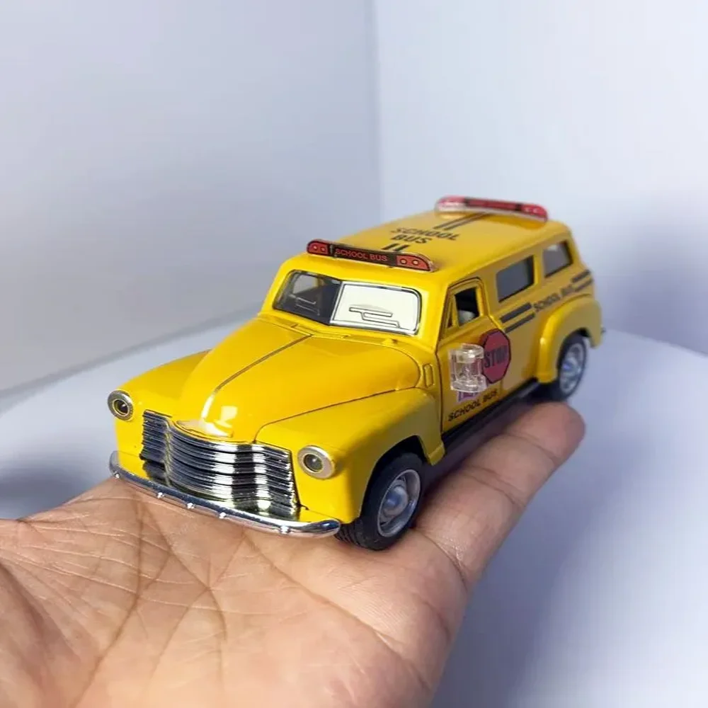 

1:32 школьный автобус из сплава, классическая винтажная модель автомобиля, звук и свет школьного автобуса