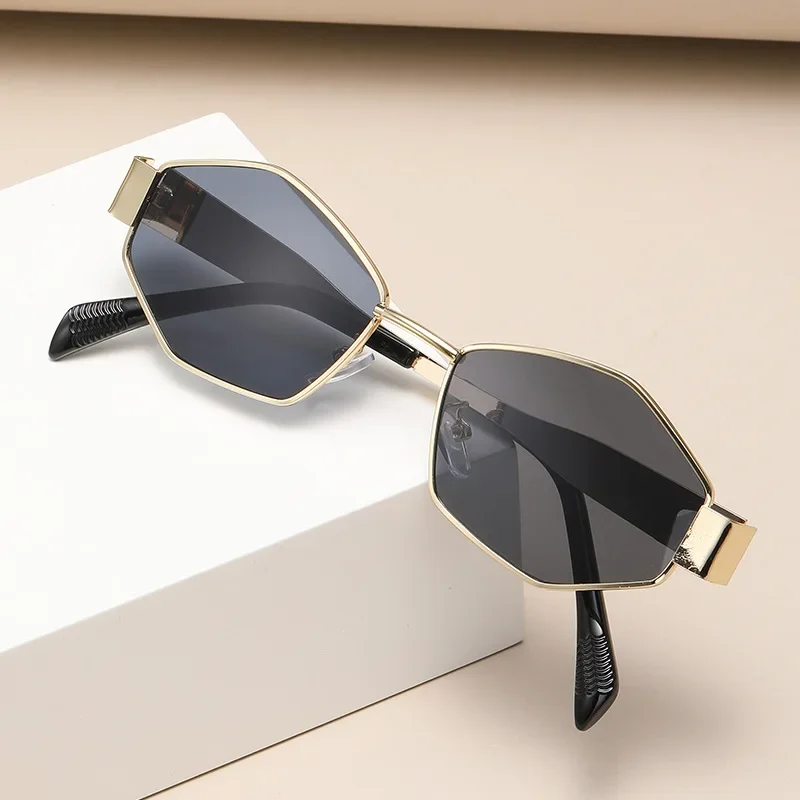 Modische Polygonale Damen-Sonnenbrille 2025 Vintage Marken-Rhombus Sonnenbrillen für Damen Einzigartige Metallrahmen Punk-Brillen für Herren – Detail 6