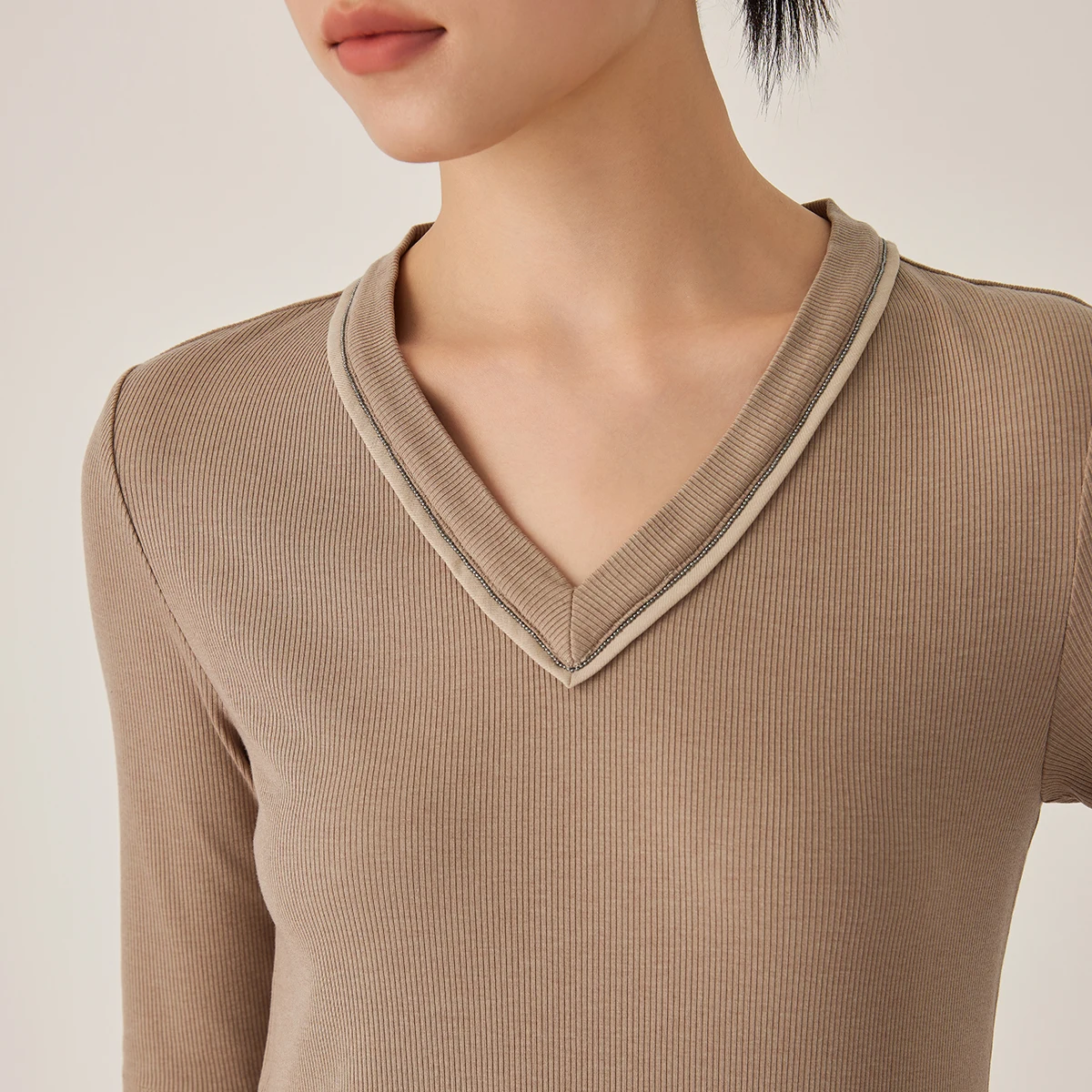 KL7523408 Maglieria da donna con scollo a V in morbido misto lana stile designer T-shirt a maniche corte a costine slim fit