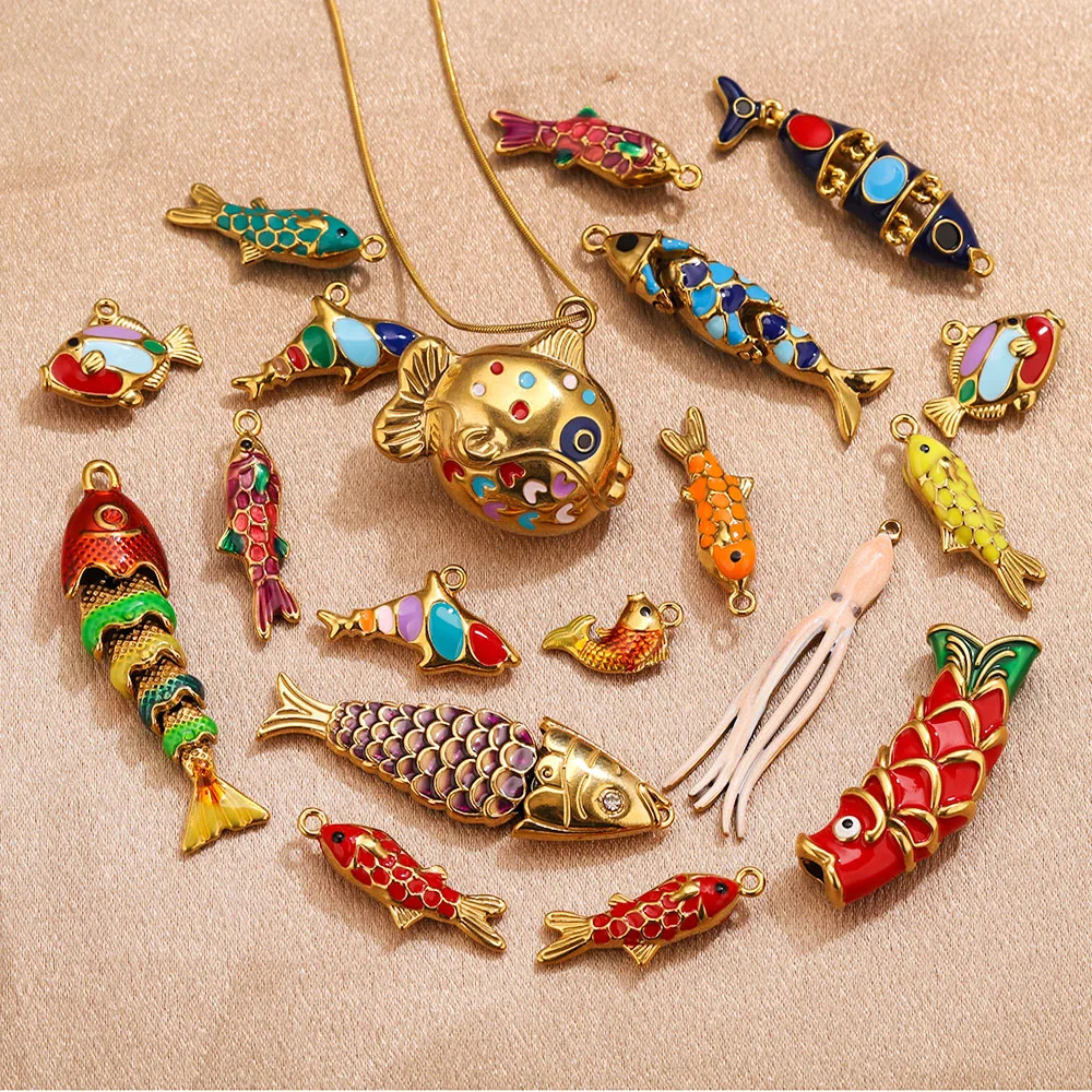 1-5 Stück Charm-Anhänger Ozeanfische Tierschmuck Goldfarben Roter Edelstahl Emaille Fisch-Charms DIY Ohrringe Damenschmuck – Detail 5