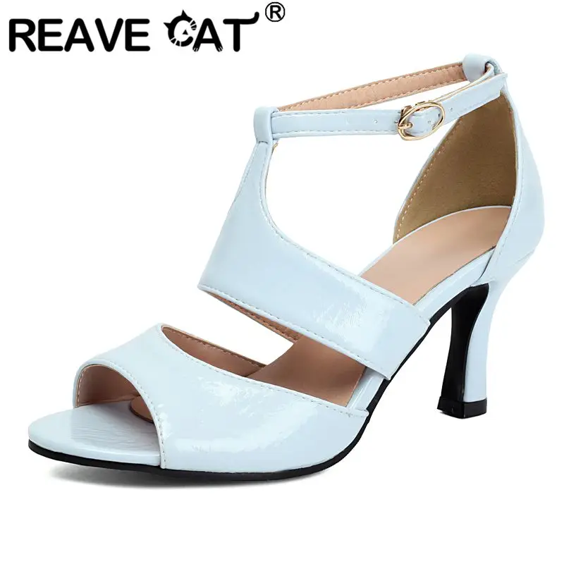 

Женские черные босоножки REAVE CAT с открытым носком, на тонком каблуке 7,5 см, с ремешком на пряжке, большие размеры 41, 42, 43, блестящие, для свиданий, женская обувь