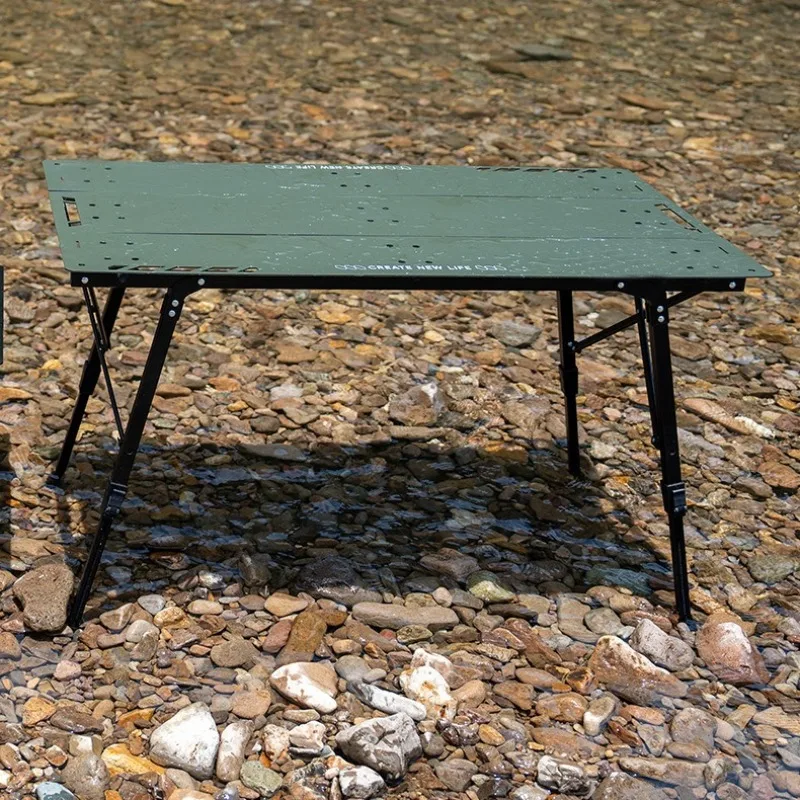 Three Aluminum Plat…