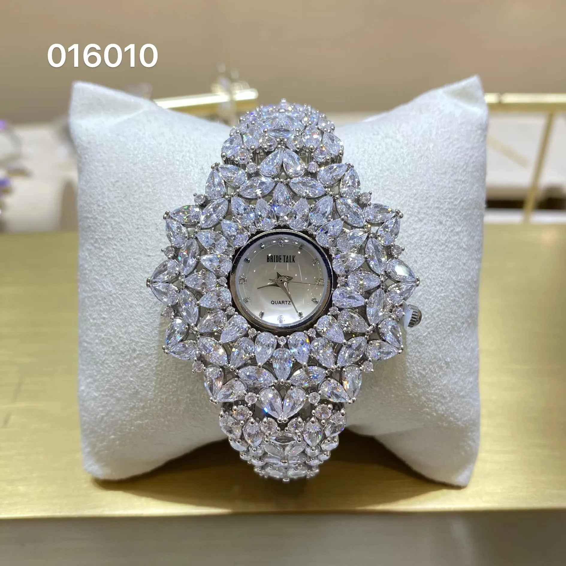 016010 Luxry Watch for Women AAA Zircon Crystal Watch Bracelet for Wedding Party Jewelry Movement Waterproof  Watch Accessories