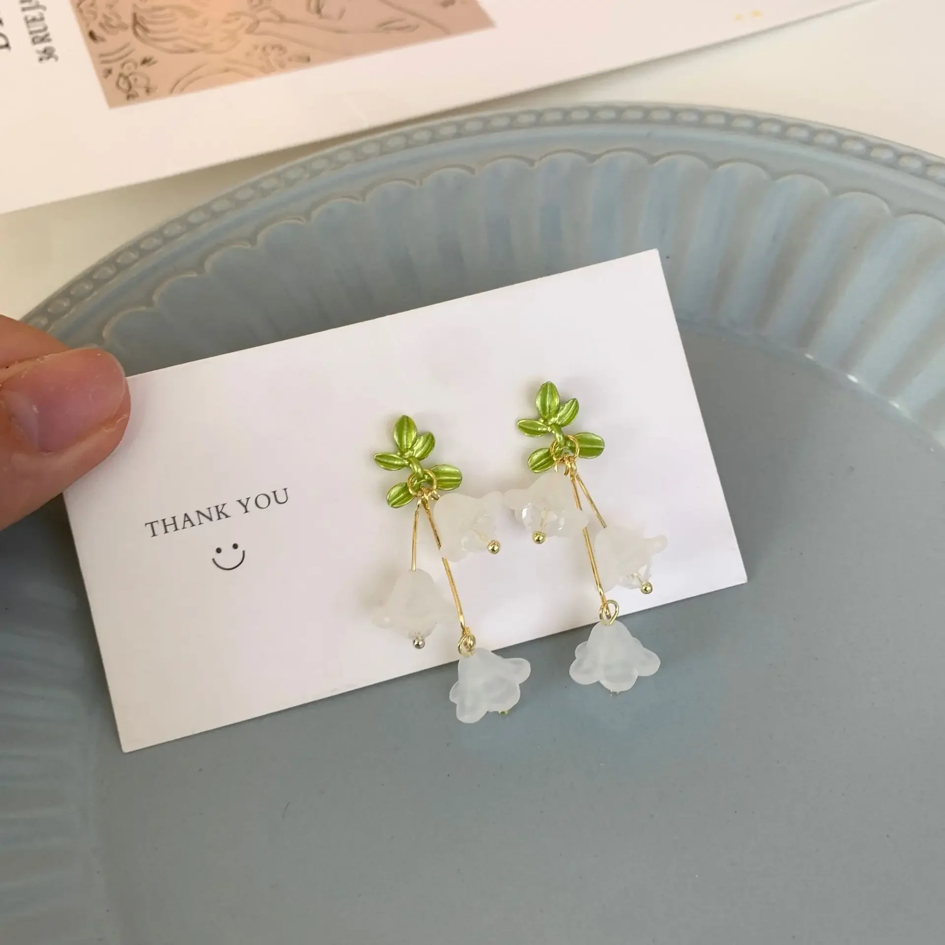 Korean Temperament Green Paint Flower Tassel Earrings Pastoral Style Transparent Lily of The Valley Clip on Earrings No Piercing